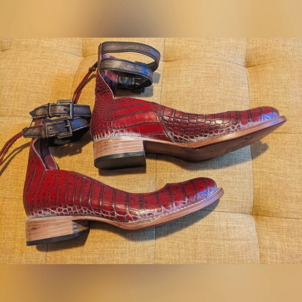 Freebird by Steven, Maribel style shoes in Red Croc, size 9 NWOT